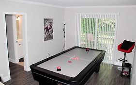 Downtown Atlanta Getaway With Rental Car Option!
